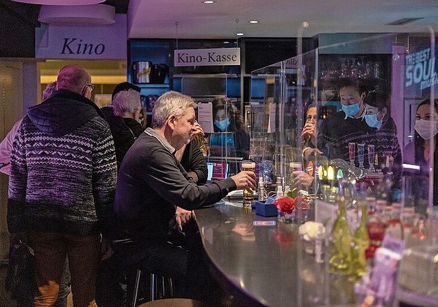 Das Kino war sehr gut besucht.