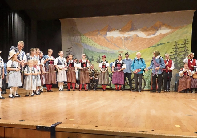 Die Trachtengruppe sorgte für einen unterhaltsamen Heimatabend.