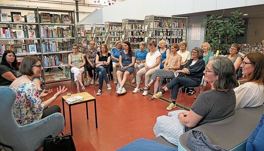 Der Ausklang der Frauenvereinswoche in der Bibliothek mit Autorin Jana Lucas.