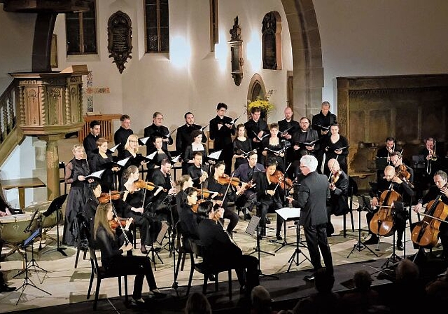 Stephen Smith dirigiert das Requiem mit den CHAARTS und dem von vier Solisten verstärkten Ensemble Corund.Foto:T.Brunnschweiler