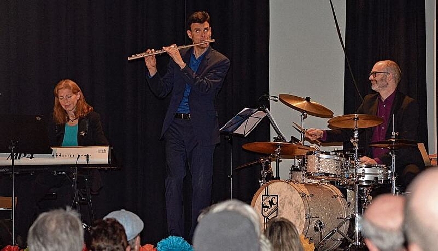 Das Trio The Moody Tunes spielte vielseitige Songs aus Südamerika. Fotos: S. van Riemsdijk