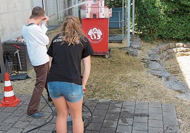 Das Wasserschloss-Schiessen mit der Jugendfeuerwehr bot viel 
         
         
            Unterhaltung, Spannung und viel Spass.