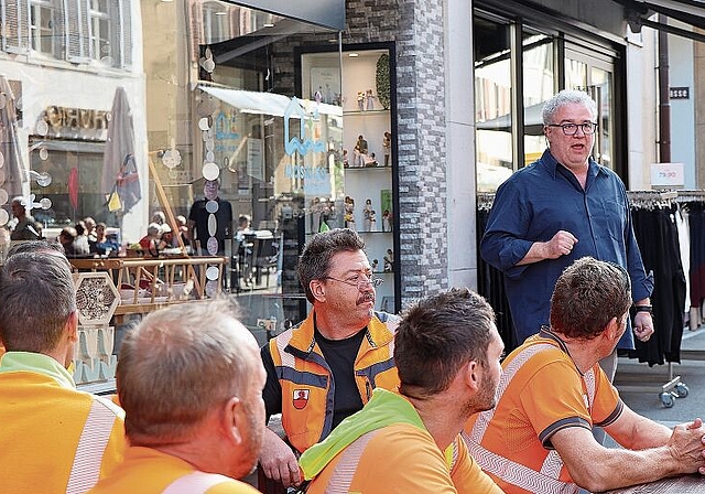 Schulleiter Stephan Zürcher dankte den Tiefbaumitarbeitenden.
