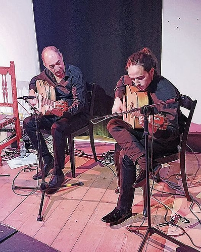 Die beiden Gitarristen Vincente Cortés (l.) und Miguel Clemente sorgten für herrliche Soloeinlagen.
