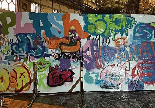 Vor dem Jugendzentrum entstanden Graffiti-Kunstwerke.Fotos: S. Moor