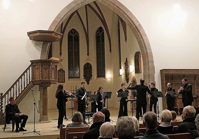 Genussvolles Konzert des NOB in der Stadtkirche Liestal unter der Leitung von Christian Knüsel mit Lesungen des Berner Sprachkünstlers Guy Krneta. Foto: U. Handschin