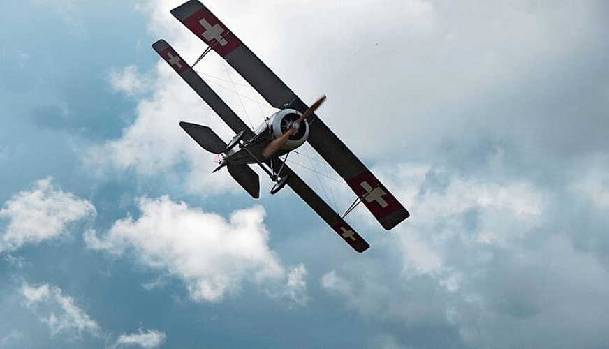 Der Nieuport 23 C-1 liess das Publikum mit seinen Stunts staunen.Fotos: s. van riemsdijk
