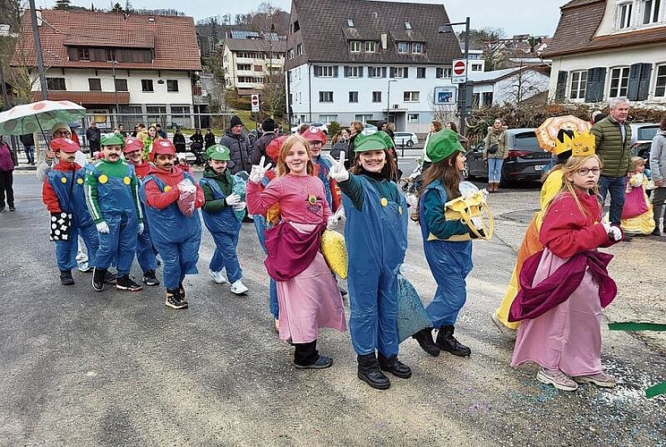 Mario, Luigi, Peach und Daisy aus der 4. Klasse.