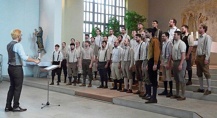 Die «Männerstimmen» stellten sich meistens im Chor der Kirche auf. Foto: A. Jegge