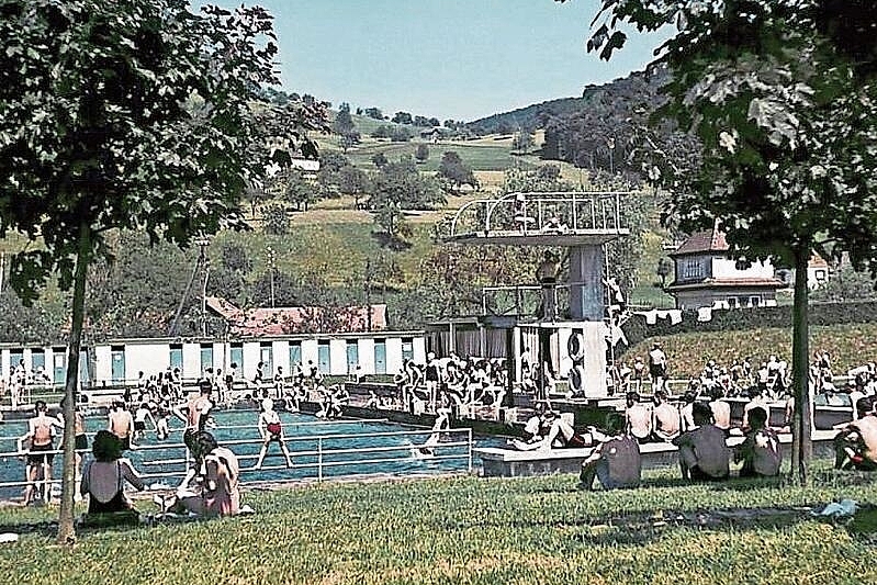 Badespass im Sommer: ein zeitloses Vergnügen (Bild aus dem Jahr 1941). Foto: zVg