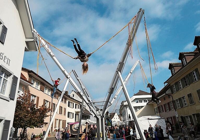 Fliegen aus eigener Kraft auf dem Trampolin.Fotos: u. handschin
