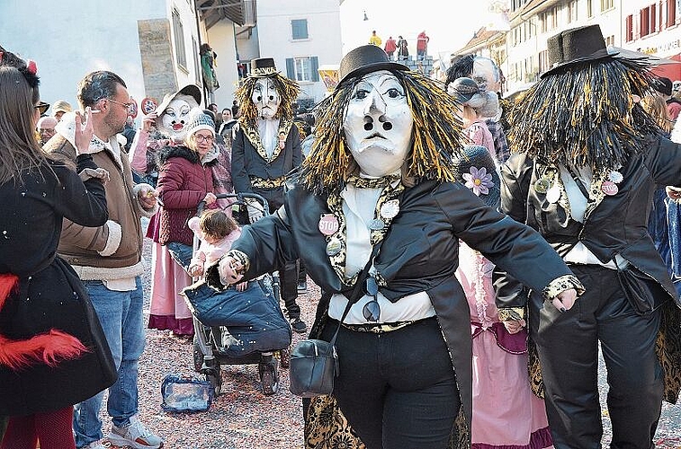 Ein buntes Treiben in einem zeitweise dichten Gedränge.Fotos: S. van riemsdijk