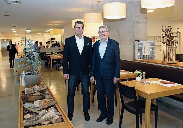 Alfred Guggenbühl (l.) übernimmt das Präsidium des Stiftungsrats von René Steinle.Foto: M. Schaffner