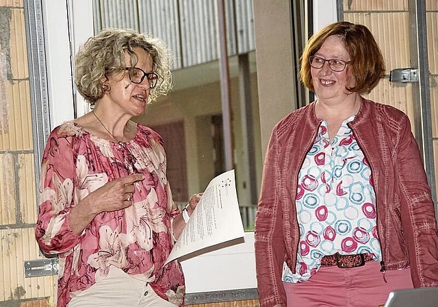 Kassierin Susanne Nebiker (r.) wurde für ihr 17-jähriges Wirken im Vorstand zum Ehrenmitglied ernannt.Fotos: o. graf