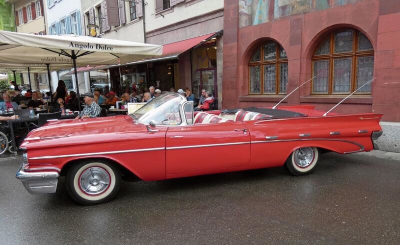 Ein Pontiac vor dem Rathaus: Nein, er gehört nicht dem Stadtpräsidenten.Fotos: U. Fluri