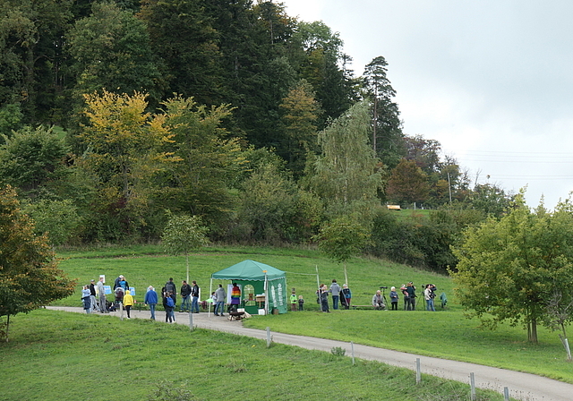 Die Beobachtungsstation oberhalb Hemmiken, betreut vom NVVG und den umliegenden Vereinen Buus und Ormalingen, zog zahlreiche Besucher/-innen an. Foto: U. Handschin