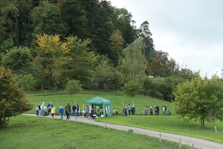 Die Beobachtungsstation oberhalb Hemmiken, betreut vom NVVG und den umliegenden Vereinen Buus und Ormalingen, zog zahlreiche Besucher/-innen an. Foto: U. Handschin