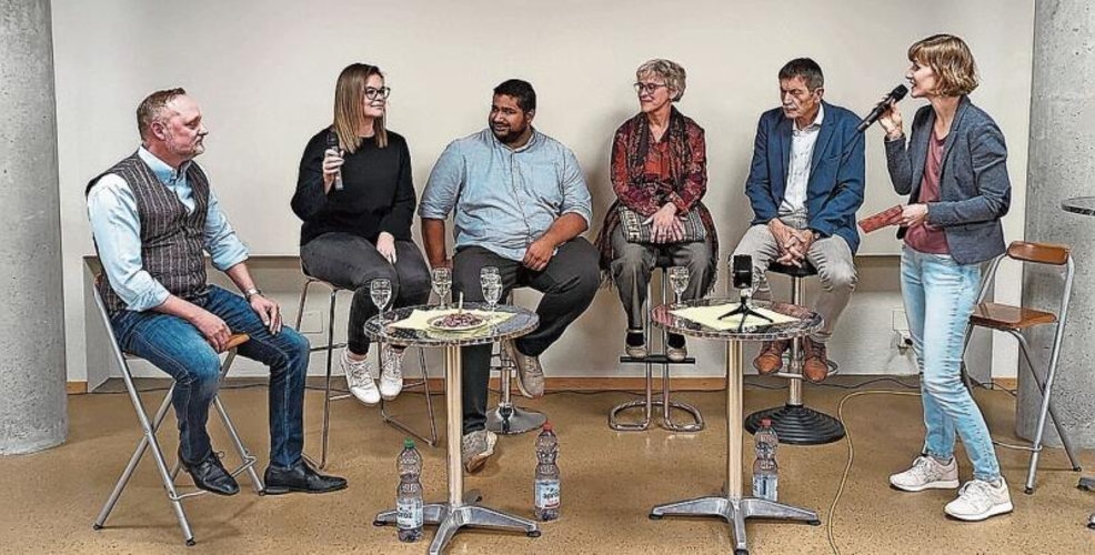 Auf dem Podium: Raymond Tanner, Fabienne Hartmann, Gerin Cherian, Maria Magdalena Moser, Ueli Mäder, Moderatorin Viviane Rudolf von Rohr-Dyck (v. l.). Fotos: M. Schaffner