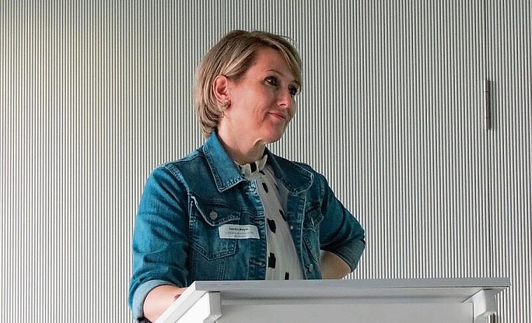 Lehrerin und Laufbahnverantwortliche  Sandra Meyer führte durch 
         
         
            das erste Netzwerktreffen. Foto: S. van Riemsdijk