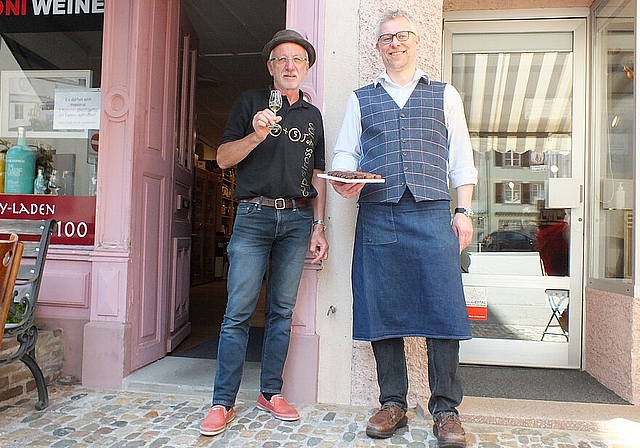 Ein Blick auf den Zeughausplatz wo die beiden Geschäfte «Whisky-Laden» mit Genio Haas und die «Chocolaterie» mit Daniel Krois nebeneinander sind. Nach dem Lockdown wollen sie vorwärts schauen und vielleicht auch mal gemeinsam etwas unternehmen,