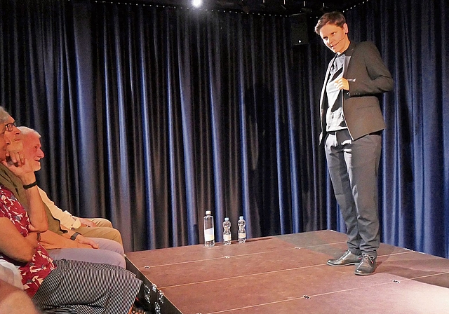 Schalk und Ernst: Daniela Dill begeisterte mit ihrem ersten Soloprogramm das Publikum im DISTL. Foto: U. Handschin