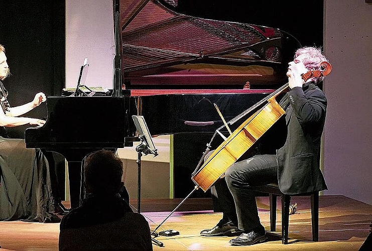 Paola De Piante Vicin am Klavier und Lev Sikov am Cello zeigten, dass sie sich hervorragend ergänzen können und verwoben die nordischen Kompositionen zu einem wunderschönen Klangteppich.Fotos:  Pier-Giuseppe Cacciatori