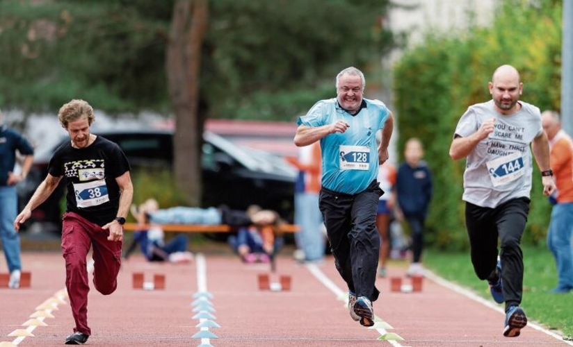 Auch die Eltern duellierten sich im Mami- und Papi-Sprint.