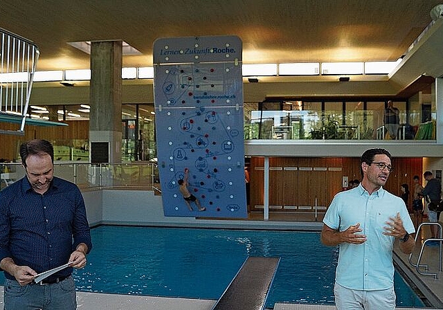 An der Medienkonferenz präsentierten Christian Stäubli (l.) und Serge Corpataux, wie das Projekt Kletterwand umgesetzt wurde.