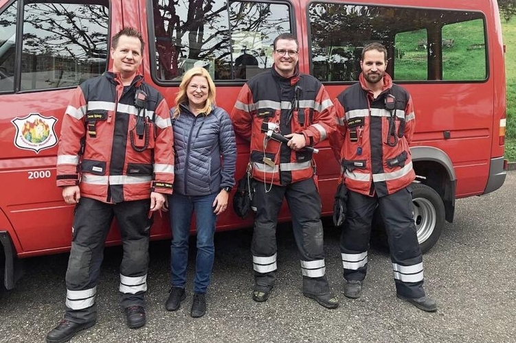 Daniel Spiess, Kommandant Feuerwehr Homburg, Caroline Zürcher, Präsidentin Feuerwehrrat, der abtretende Offizier Marcel Felber und Dominik Müller, Kommandant-Stellvertreter (v. l.).