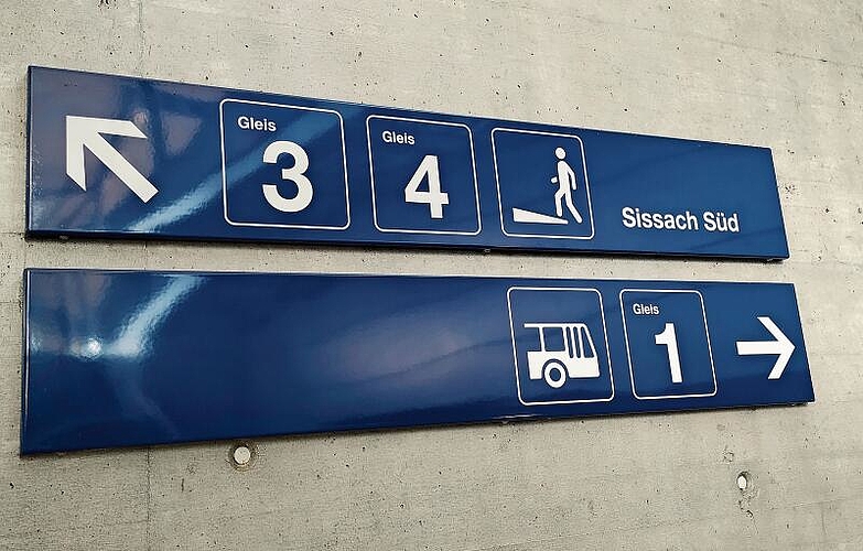 In der Unterführung vom Bahnhof Sissach wird schon mal die Richtung nach «Sissach Süd» vorgegeben.