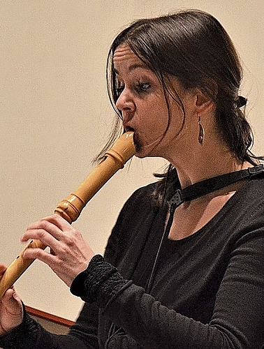 Nelly Sturm spielte im verschmelzenden Zusammenspiel dynamische Klänge mit der Blockflöte.Fotos: S. van riemsdijk
