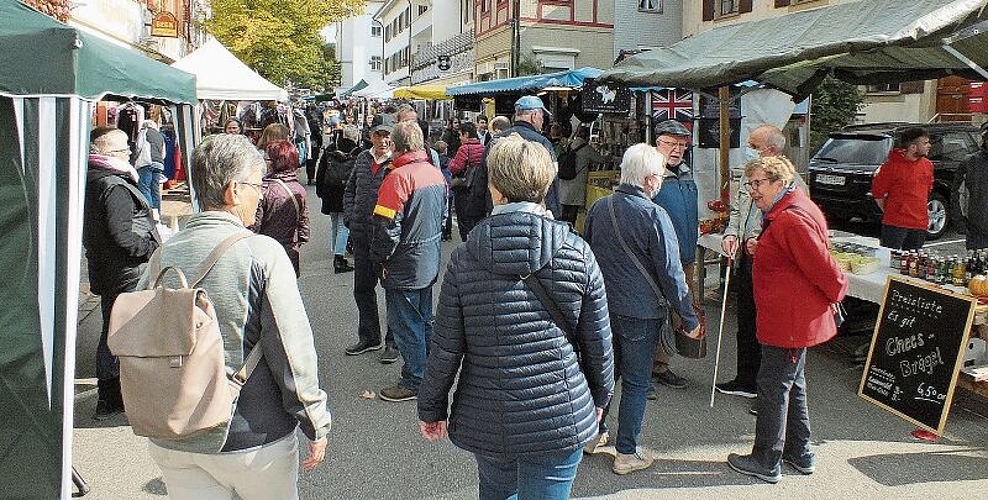 Spontane Treffen, gute Gespräche, auch das gehört zum Markttag.