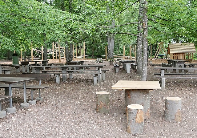 Die Gartenwirtschaft mit Spielplatz steht den Besuchern wochentags kostenlos zur Verfügung. Fotos: B. Eglin
