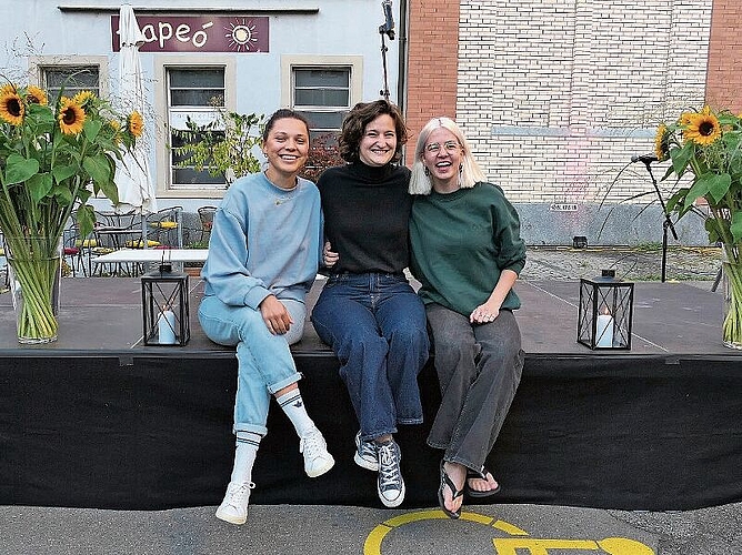 Die Slammerinnen Gina Walter, Caterina John und Nadine Studer zählen zu den überzeugendsten jungen Stimmen der Region (v.l.).
