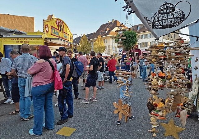 Viele Geniesserinnen und Geniesser. Fotos: U. Roth