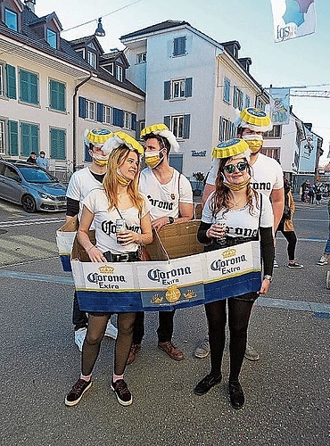 Lieber Corona trinken als damit angesteckt zu werden. Foto: S. Van Riemsdijk
