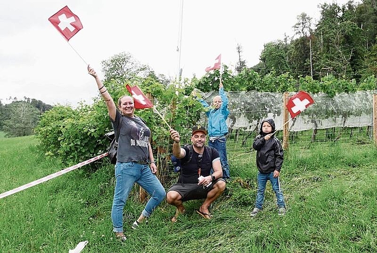 Beim einzigen Frenkendörfer Rebberg wird gefeiert. Fotos: B. Eglin