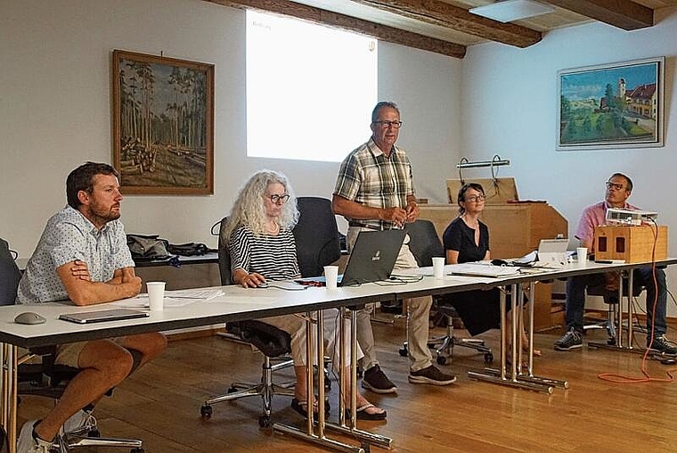 Gemeinderat Wenslingen: Lukas Rickenbacher, Verwalterin Anita Renggli, Präsident Andreas Gass, Monika Egger und Roger Grieder (v.l.).Foto: o. graf