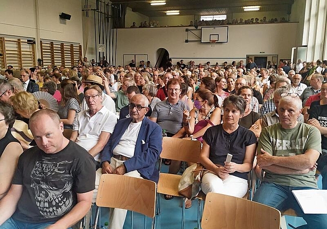 Die Turnhalle war mit 443 Stimmberechtigten sehr gut besetzt.Foto: s. van riemsdijk