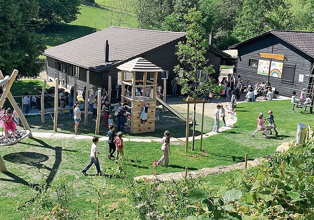 Der neue Spielplatz im Tierpark Weihermätteli auf einen Blick. Fotos: M. Stöcklin