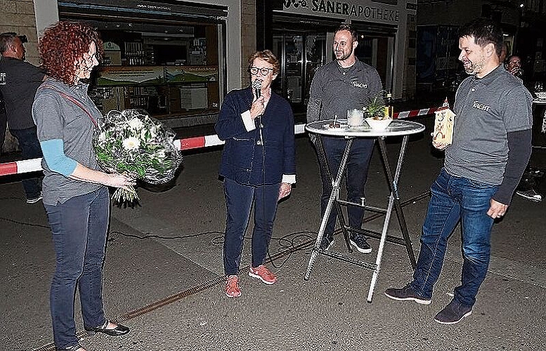 Die Organisatoren bedanken sich bei Brigitte Roux (2.v.l. ) für die Realisierung der Show.