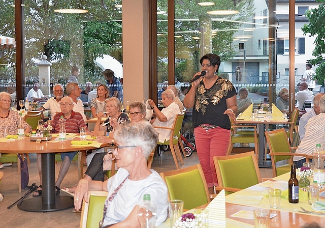 Sarah Jane nahm die Gäste mit auf eine schwungvolle Musikreise. Fotos: S. van Riemsdijk