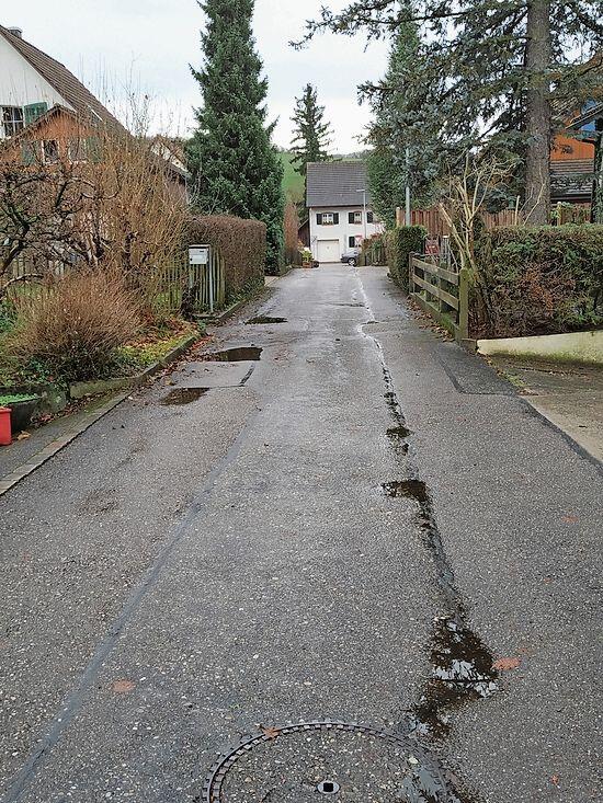 Der  Neumattweg muss 
         
         
            dringend saniert werden.