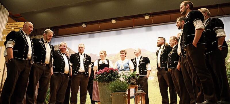 Der halbe Saal summte verträumt mit beim Schlusslied «Amazing Grace» in der Jodelversion, feierlich vorgetragen vom JK Oberer Hauenstein Langenbruck. Fotos: B. Bentolila