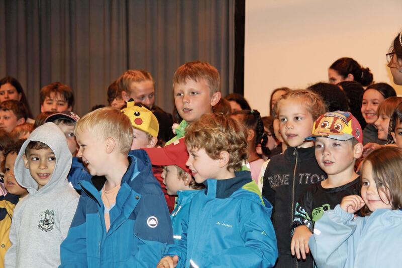 Alle Kinder der Primarschule Waldenburg sangen an der Feier zwei Lieder.