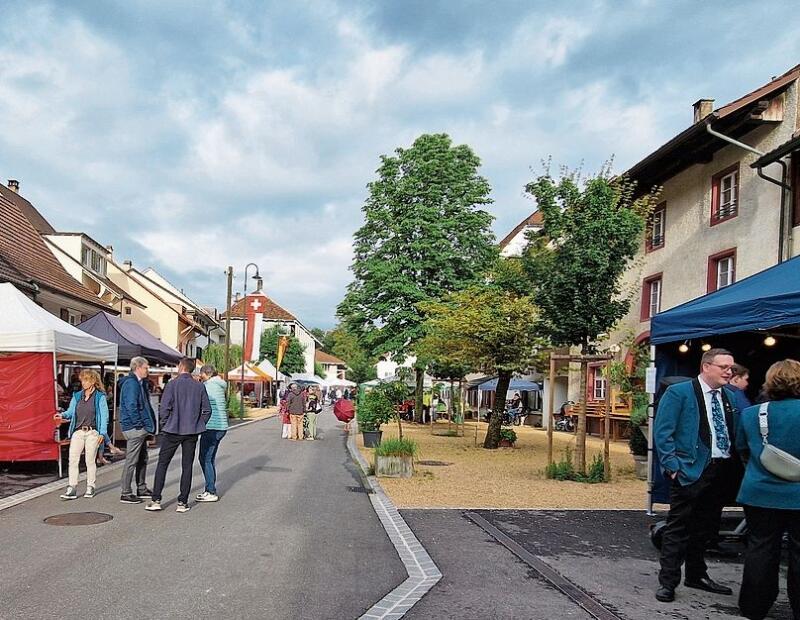 So schön zeigt sich die neue Unterdorfstrasse in Lausen.