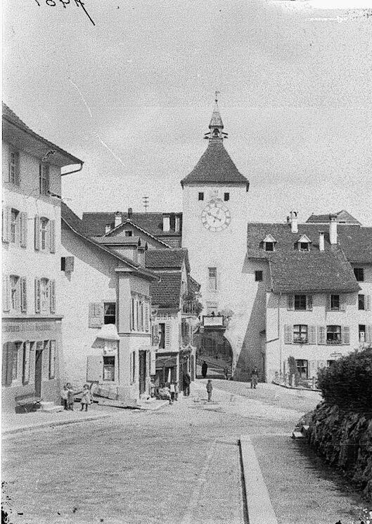 Das erste Postbüro, links an der Burgstrasse, 1901.