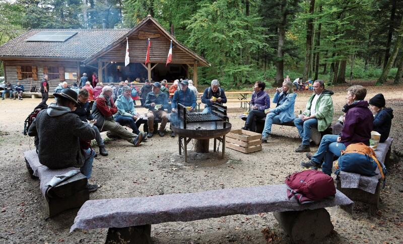 Mittagessen bei der Stierenstall-Hütte.