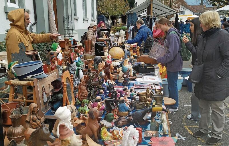 Der Flohmarkt präsentierte sich mit einer grosser Auswahl an Waren.