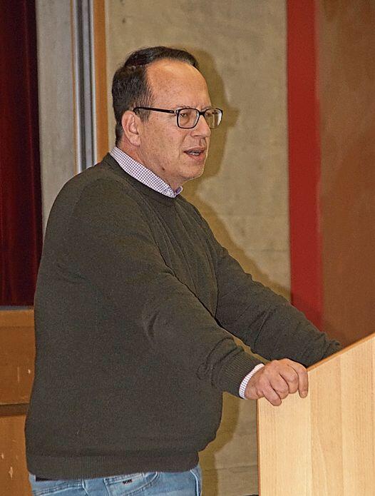 Johannes Sutter, Vizepräsident Trägerverein, stellt den Naturpark Baselbiet vor.